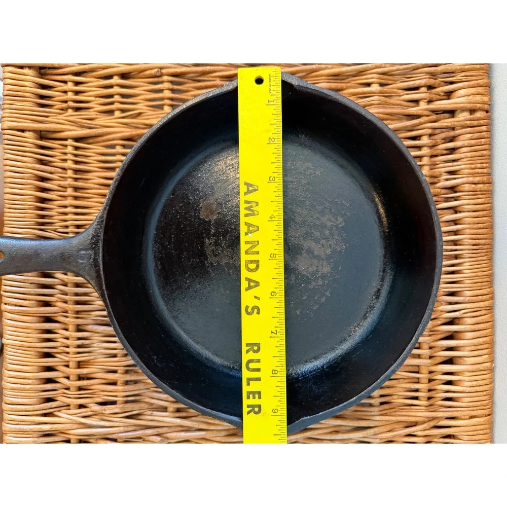 Vintage 8 Inch Cast Iron Skillet Made in USA Round Frying Pan Dual Pour Spouts